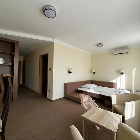 Nereus Park Hotel 2*