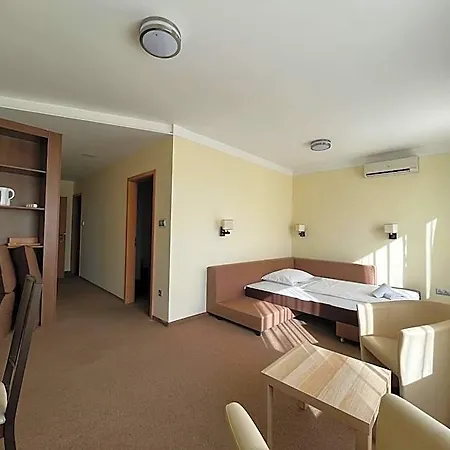 Nereus Park 2* 발라톤알마디
